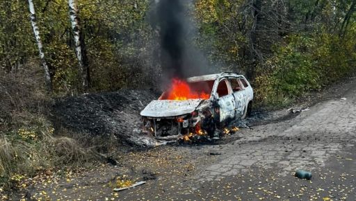 Наслідки ворожих атак на Дергачівщину: пожежі та знищений транспорт